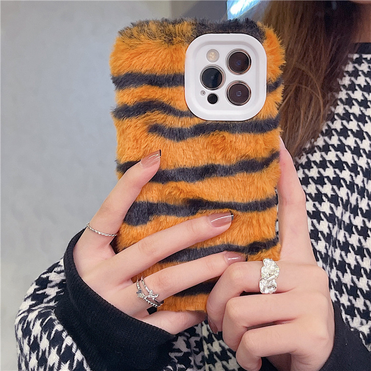 Plush Tiger Pattern All-inclusive Phone Case - Image 4